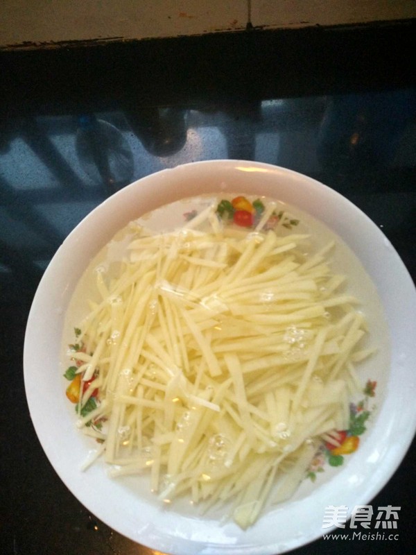 肉末土豆丝的做法步骤：2