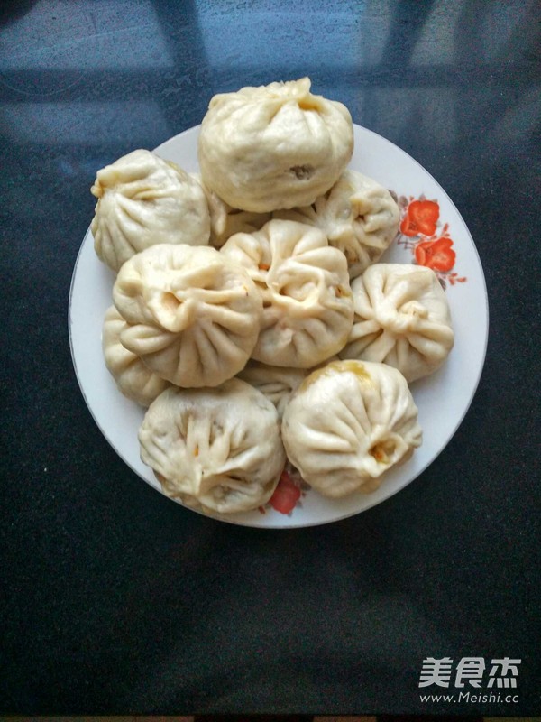 红烧肉胡萝卜包子的做法步骤：10