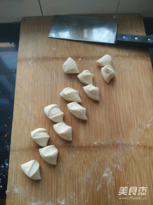 红烧肉胡萝卜包子的做法步骤：10