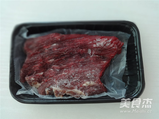 香辣牙签牛肉的做法步骤：1