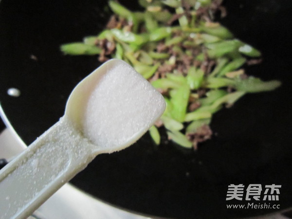 西芹炒牛肉的做法步骤:8
