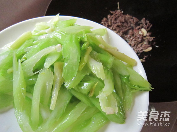 西芹炒牛肉的做法步骤:6