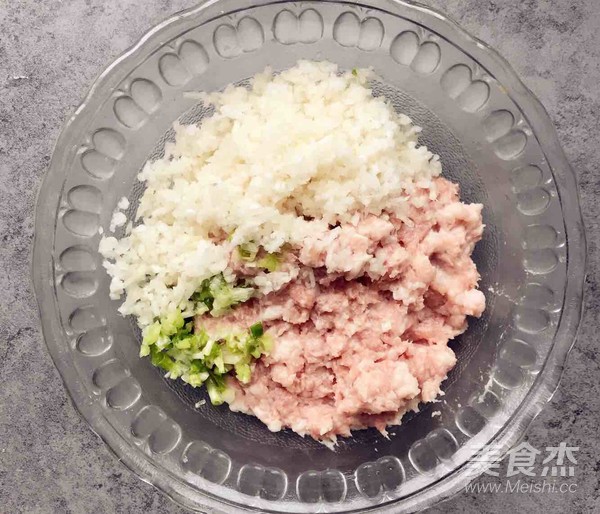 炸萝卜肉丸～自制更健康卫生的做法步骤：2