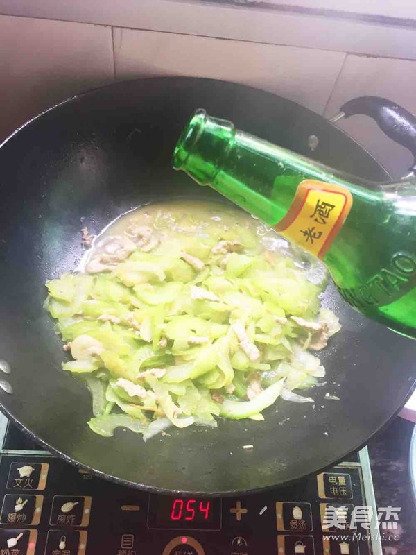 芹菜炒肉丝的做法步骤:9