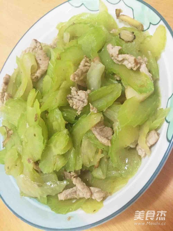 芹菜炒肉丝的做法步骤:11