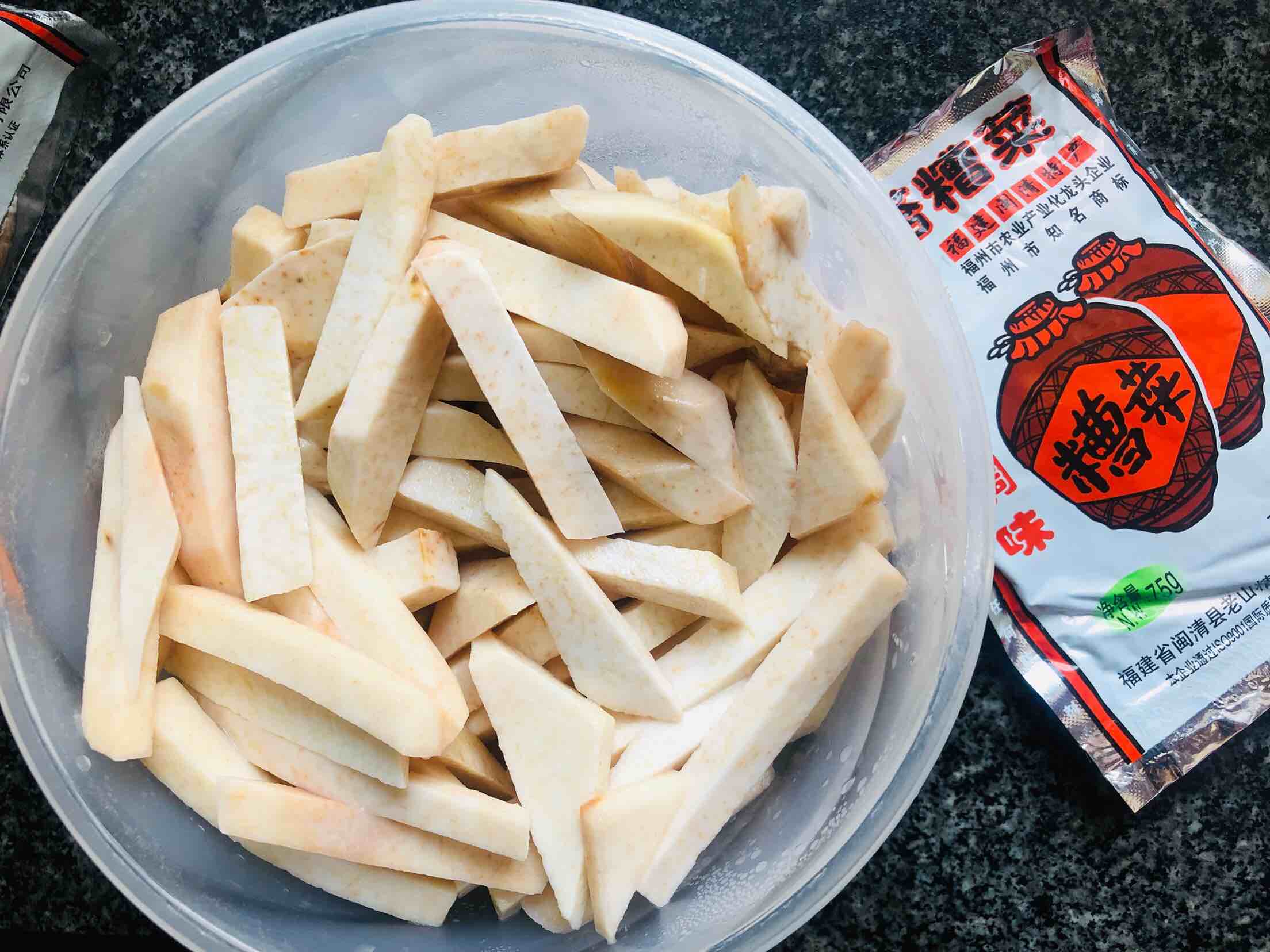 糟菜烩芋头的做法步骤：4