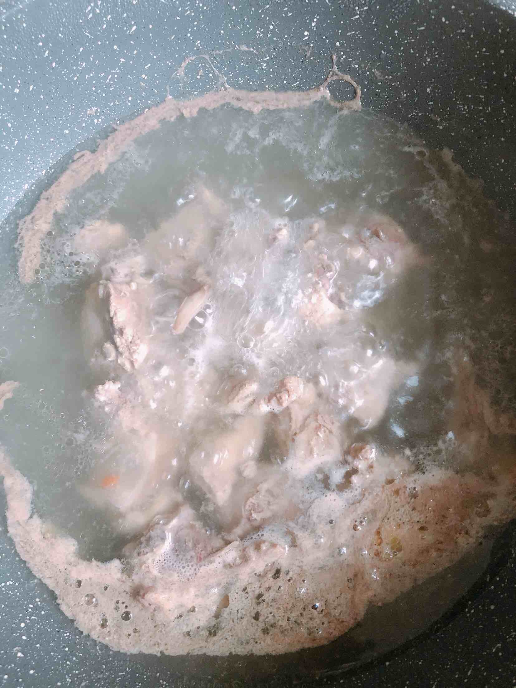花菇鸭汤煲的做法步骤：1