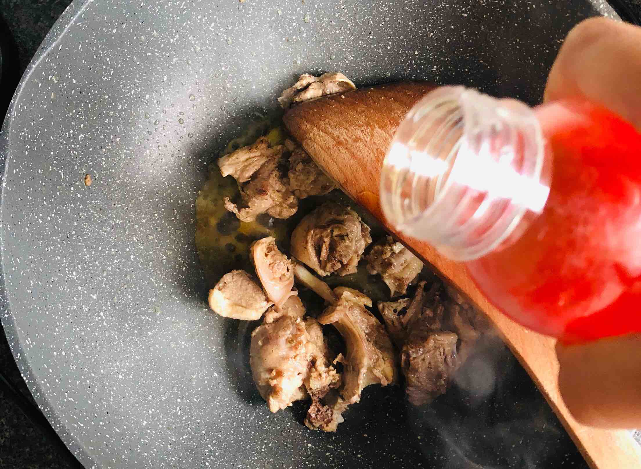 花菇鸭汤煲的做法步骤:5