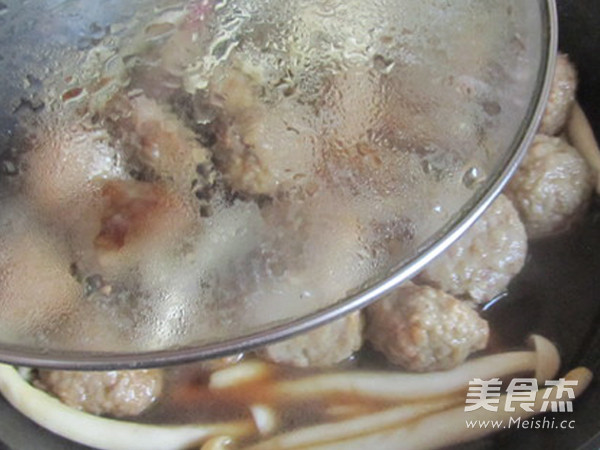 鲜菇烧藕丸的做法步骤:6