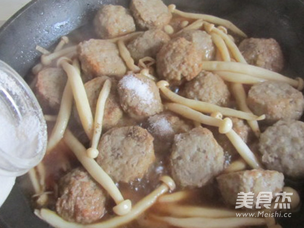 鲜菇烧藕丸的做法步骤:7