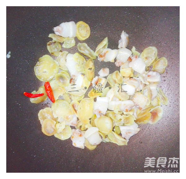 变态辣干土豆片炖五花肉的做法步骤:7