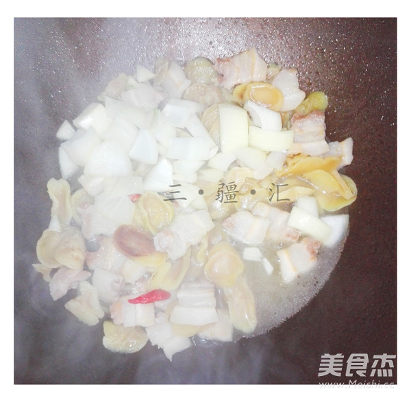 变态辣干土豆片炖五花肉的做法步骤:9