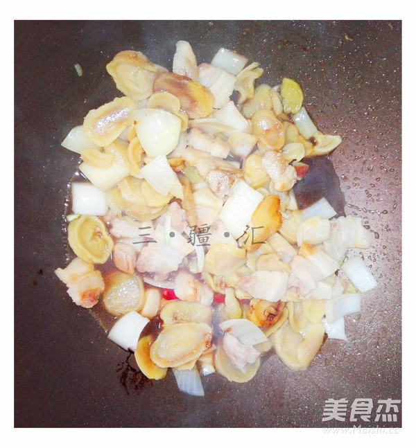 变态辣干土豆片炖五花肉的做法步骤:10