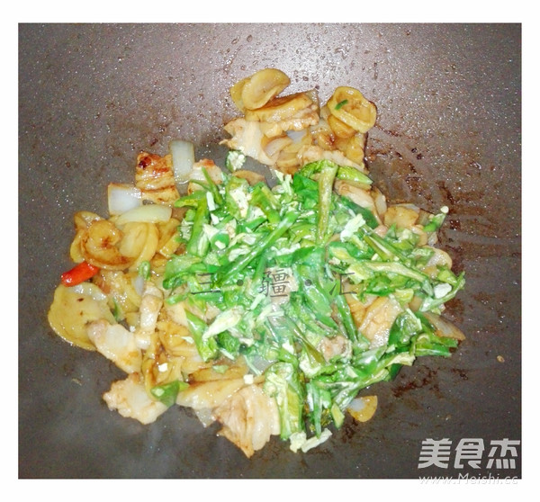变态辣干土豆片炖五花肉的做法步骤:12
