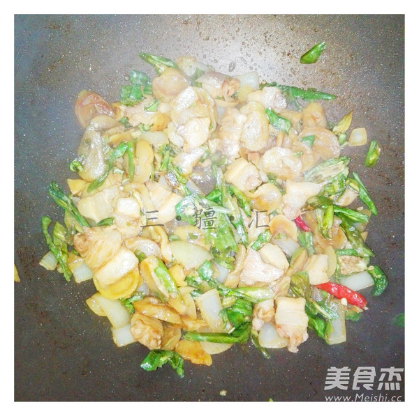 变态辣干土豆片炖五花肉的做法步骤:13