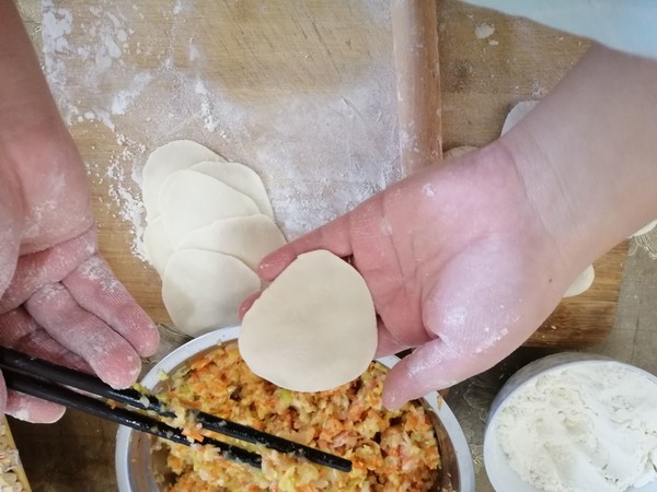 白菜猪肉饺子的做法步骤：3