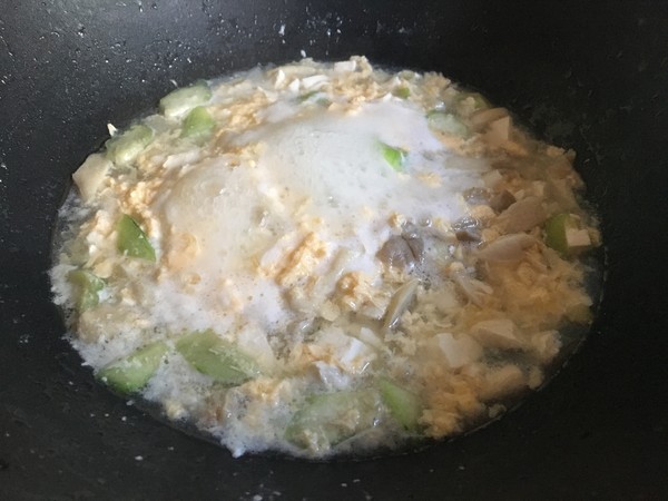 鲜蘑丝瓜鸡蛋汤的做法步骤:8
