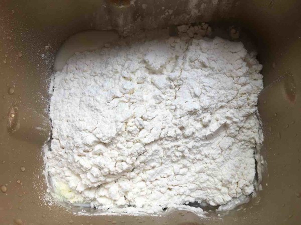 蜂蜜黄油面包的做法步骤:2