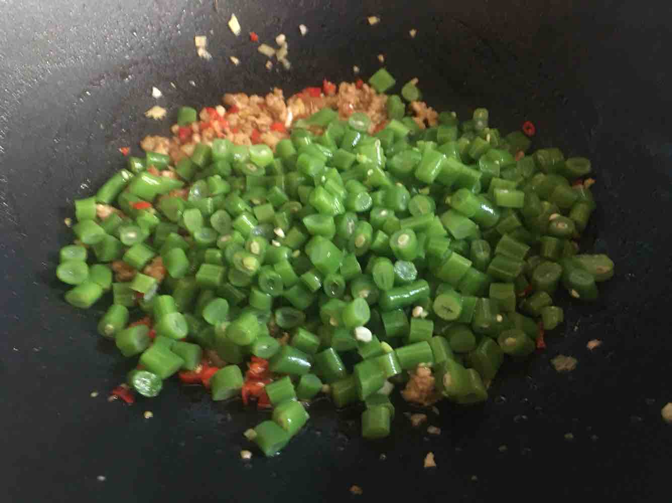 四季豆炒肉末的做法步骤:7
