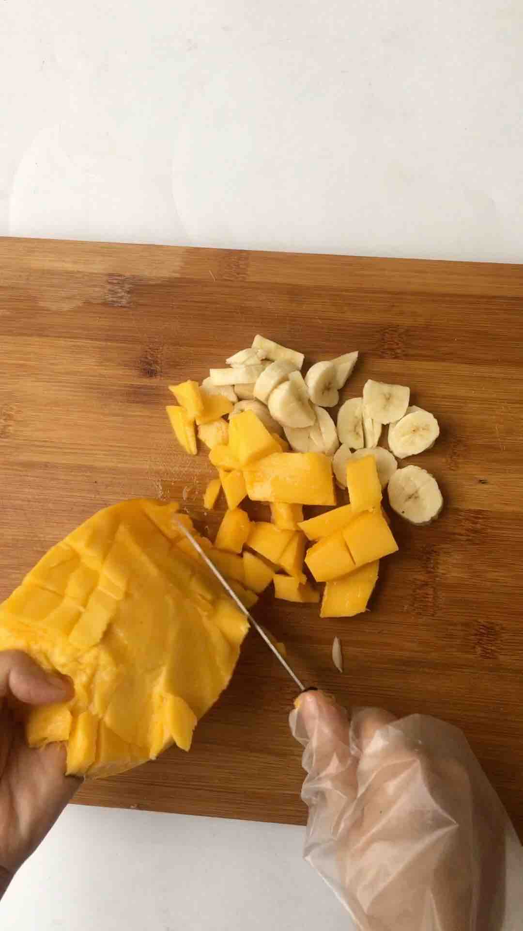 芒果香蕉奶昔的做法步骤：1