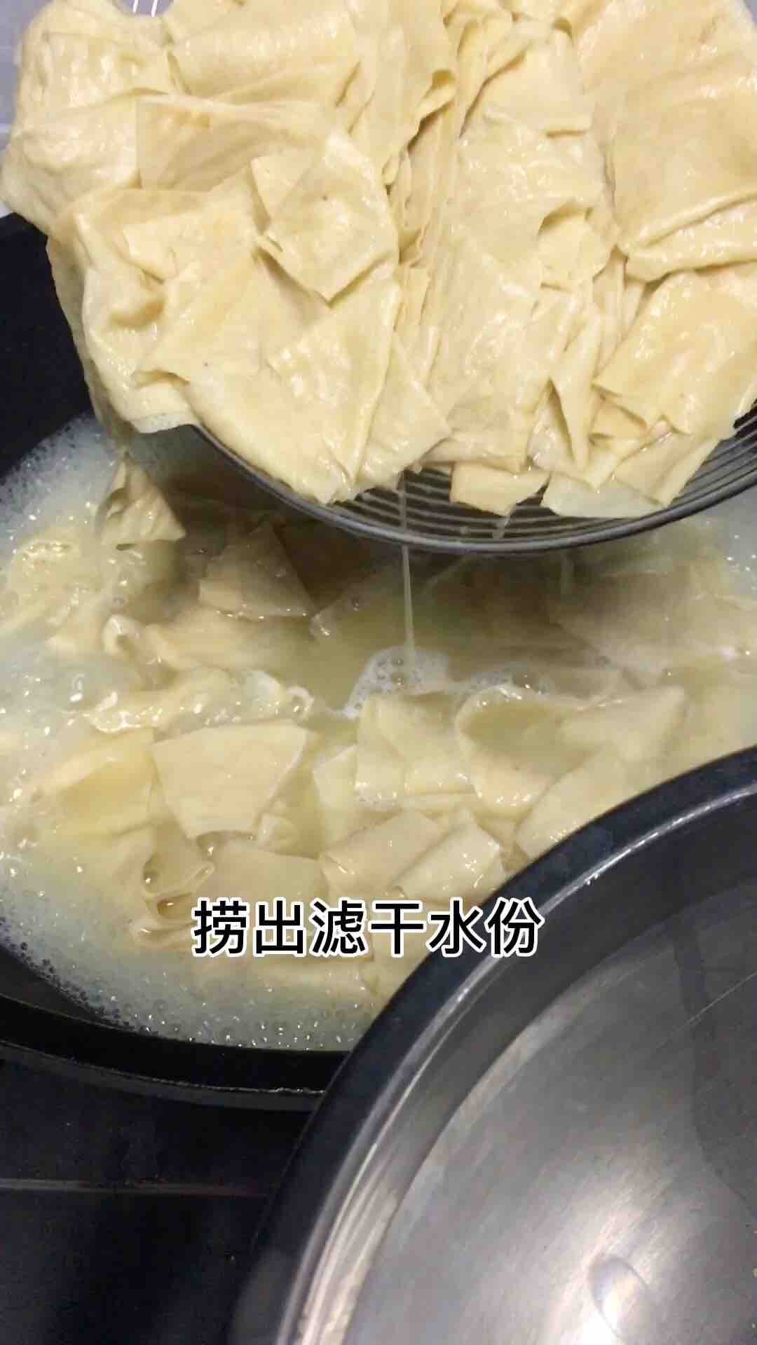 香辣豆皮的做法步骤：1