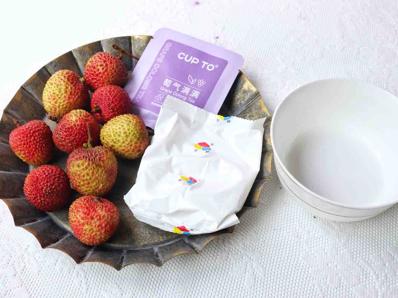 荔枝奶冻乌龙气泡饮的做法步骤：1