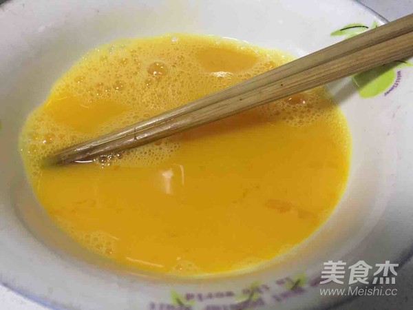 胡萝卜蛋炒饭的做法步骤:2