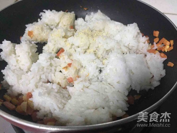 胡萝卜蛋炒饭的做法步骤:5