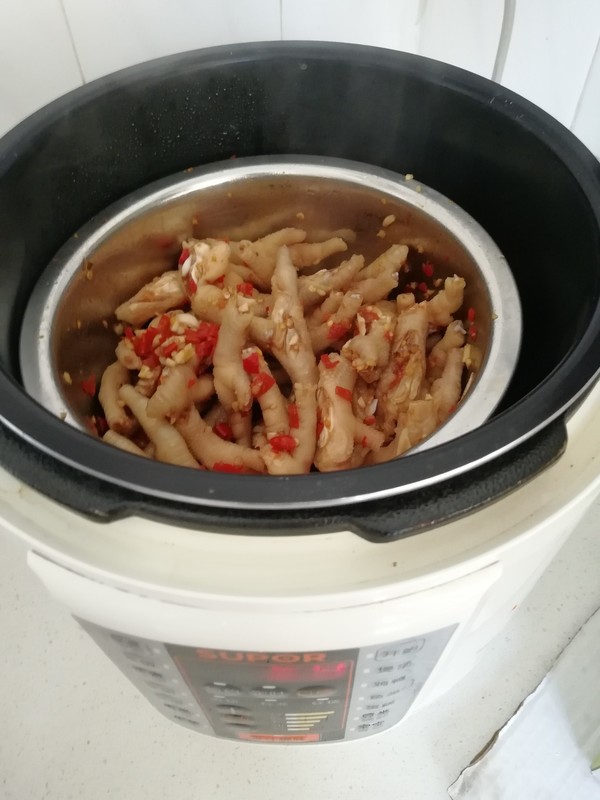 剁椒蒜香鸡爪(蒸)的做法步骤:4