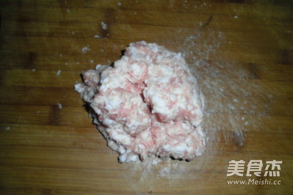 萝卜粉丝包子的做法步骤：1