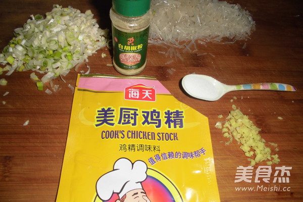 萝卜粉丝包子的做法步骤:4