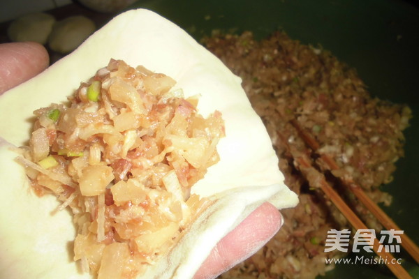 萝卜粉丝包子的做法步骤:7