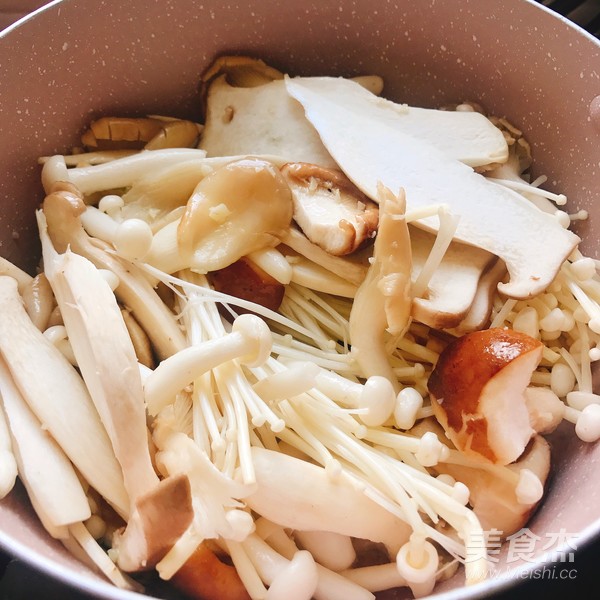 低脂低热量减肥党必备的杂菇煲的做法步骤:2