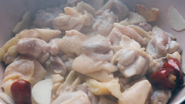 韩式辣酱烧鸡肉的做法步骤:2