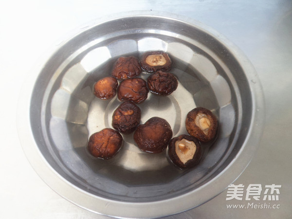 广东煲仔饭的做法步骤：1