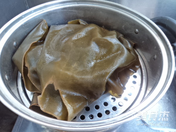 海带拌瓜皮的做法步骤:2