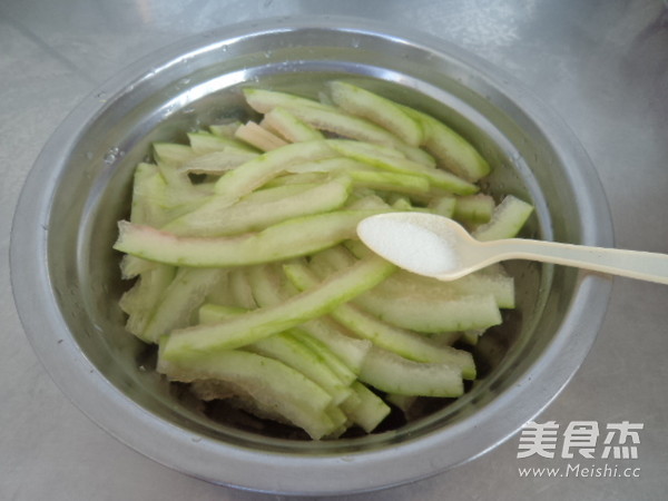 海带拌瓜皮的做法步骤:4