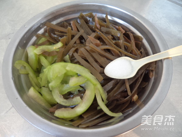 海带拌瓜皮的做法步骤:6