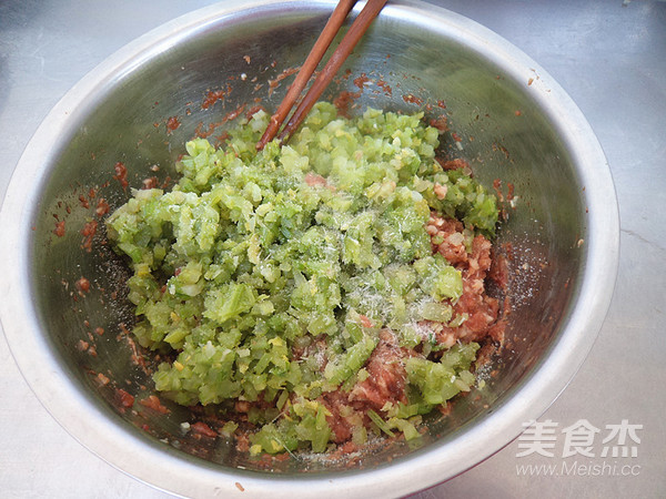 芹菜猪肉馅水饺的做法步骤：7