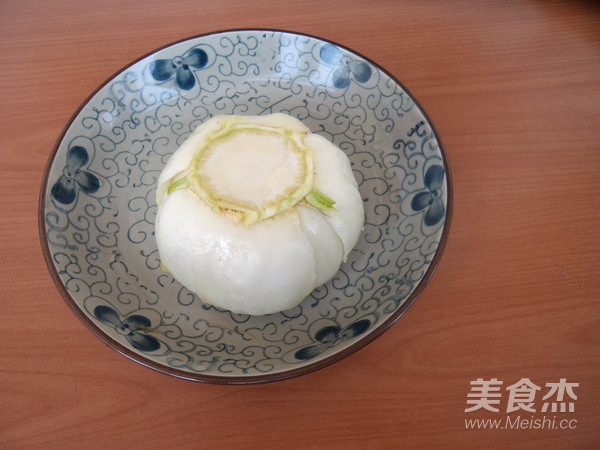 榛蘑炒白菜的做法步骤:2