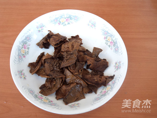 榛蘑炒白菜的做法步骤:3