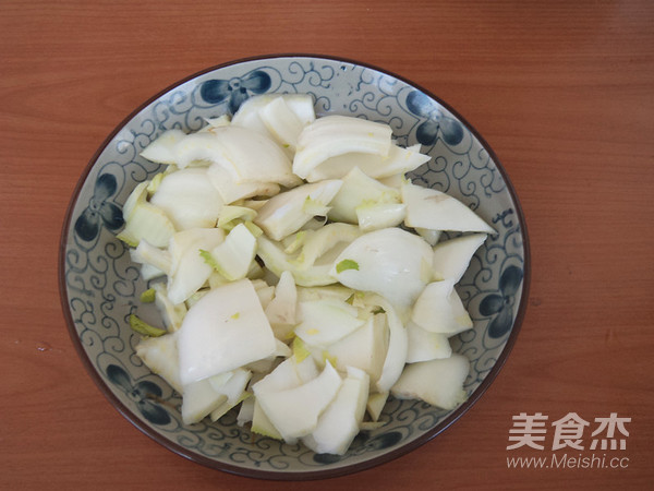榛蘑炒白菜的做法步骤:4