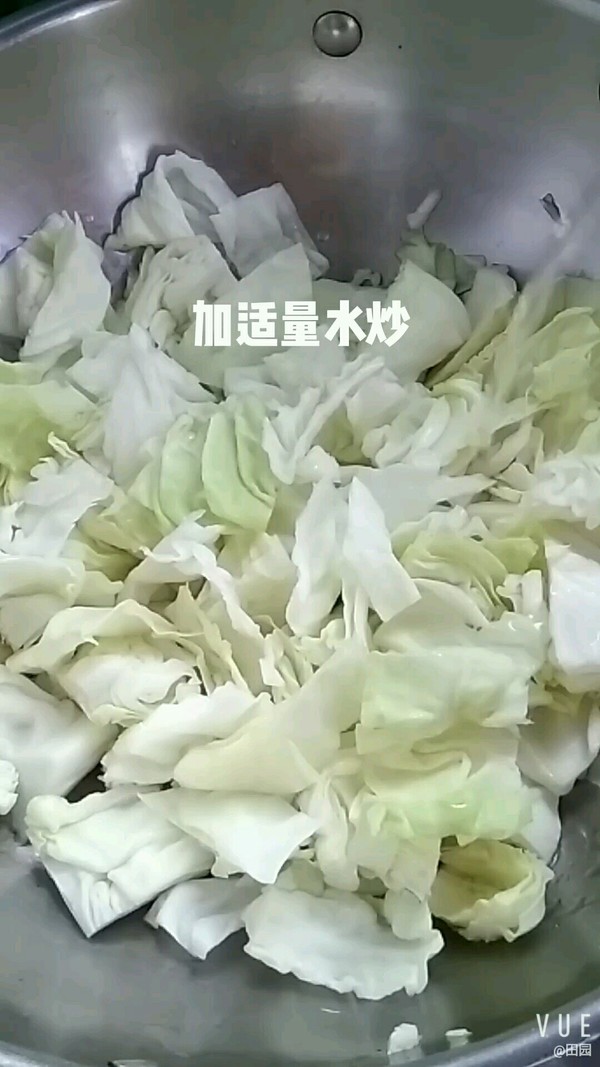 黄瓜炒圆白菜的做法步骤：3