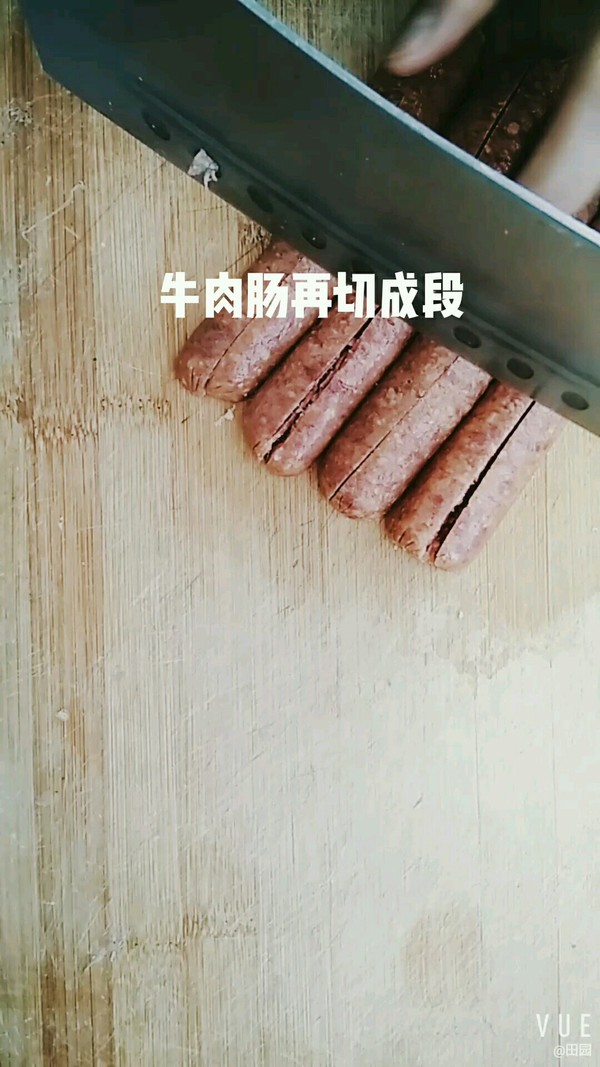 牛肉肠炒小白菜的做法步骤：2