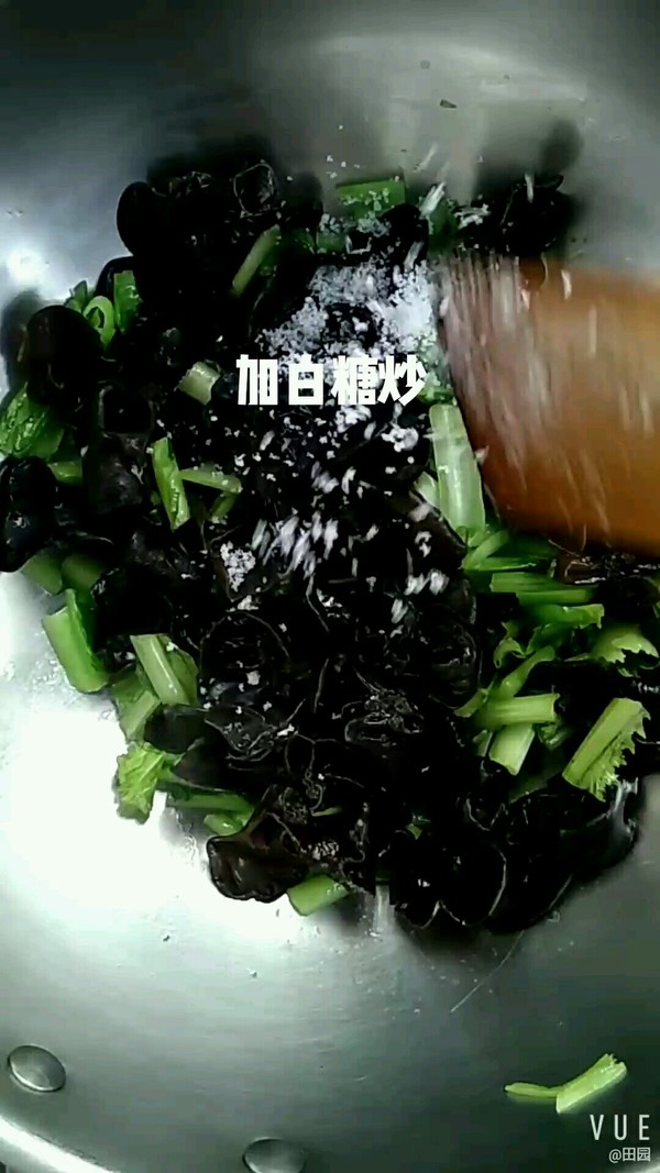 木耳烧小白菜的做法步骤：4
