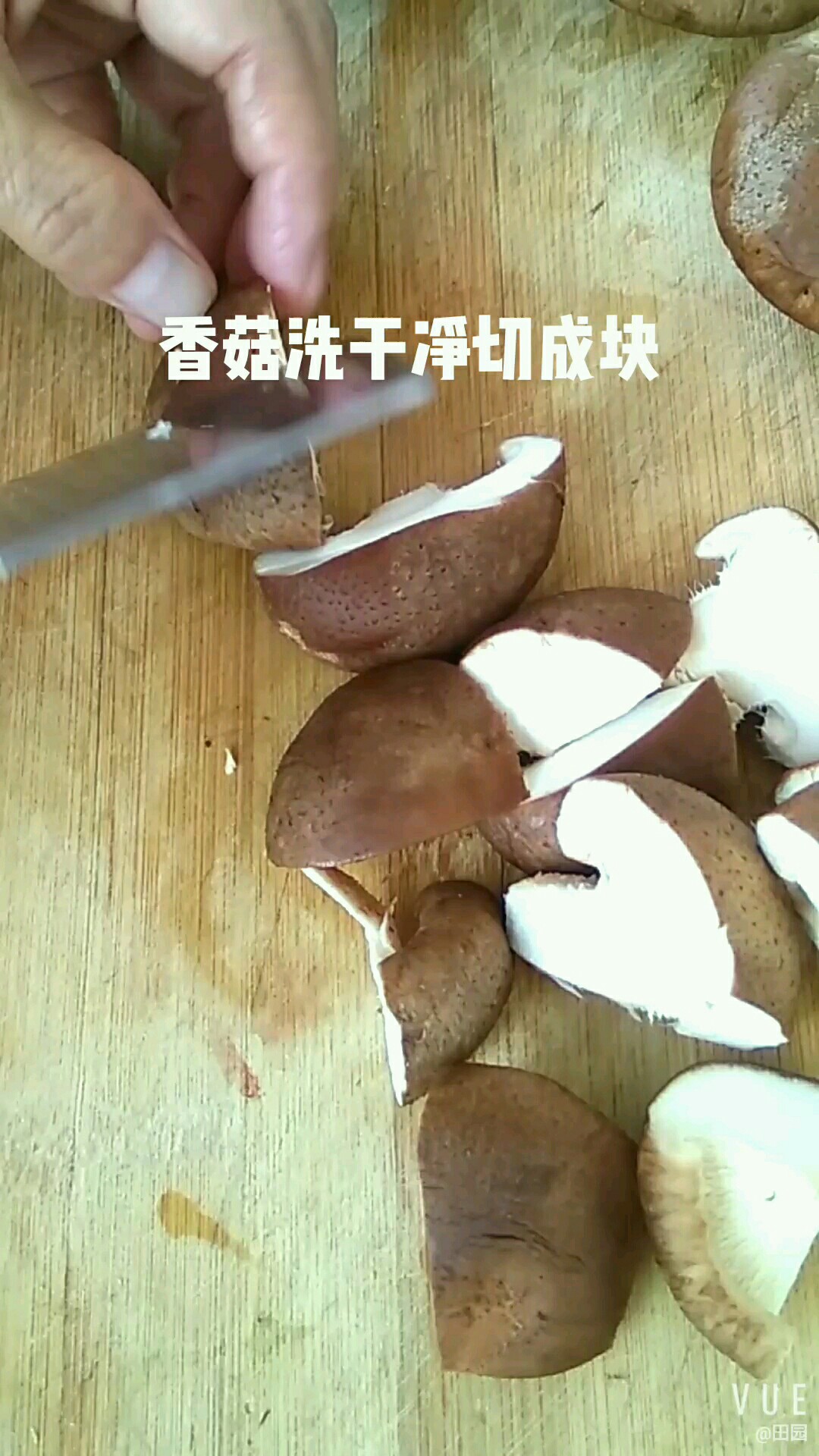 香菇炒圆白菜的做法步骤：1