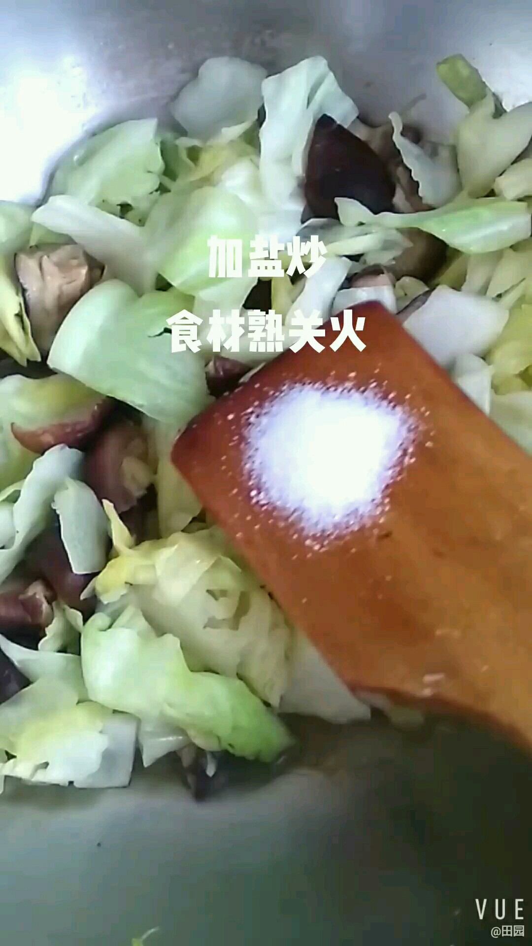 香菇炒圆白菜的做法步骤：6