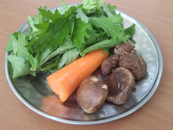 芹菜叶饼的做法步骤：1
