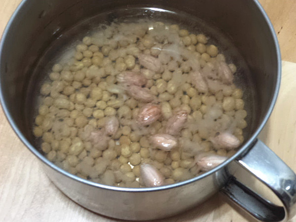 核桃仁花生仁豆浆的做法步骤:2