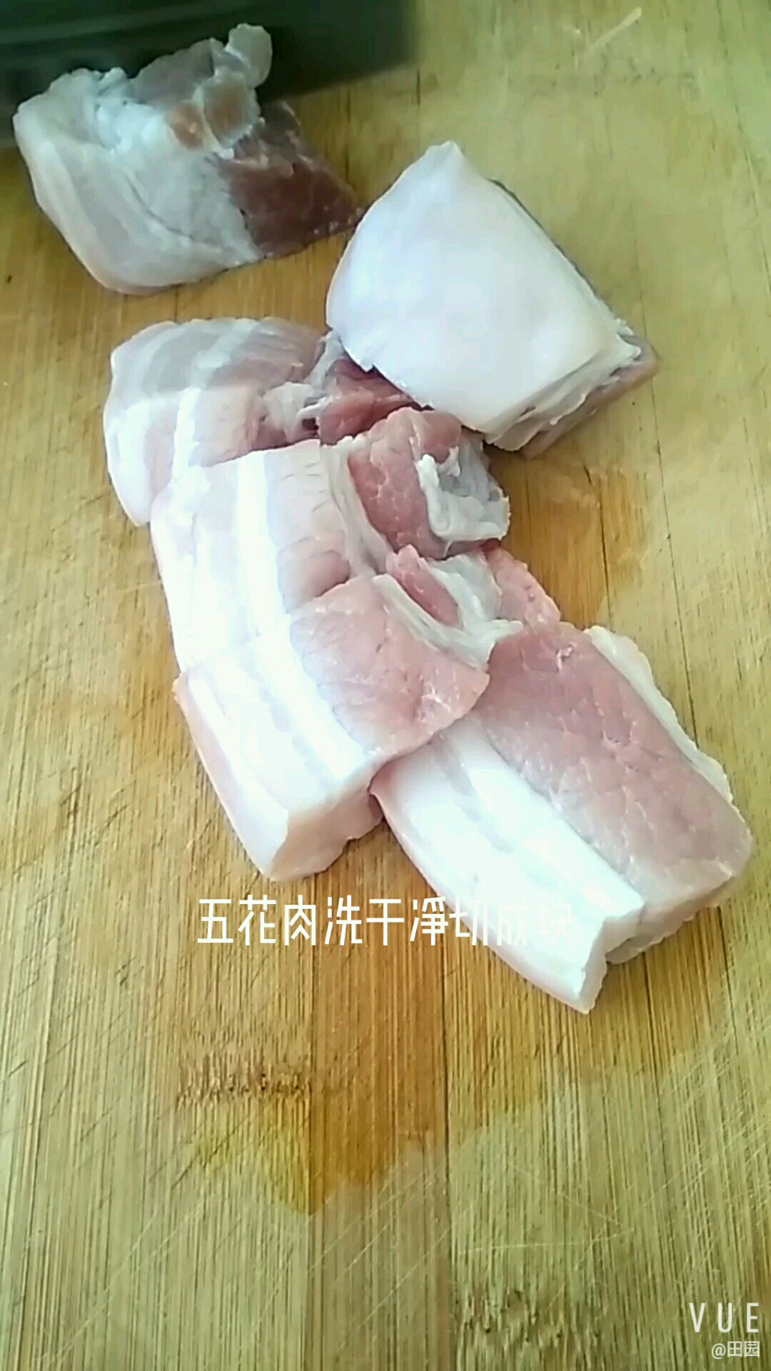 五花肉烧莲藕的做法步骤：1